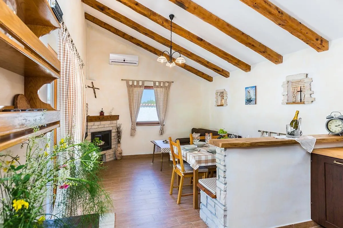 Villa Bilen ميدولين